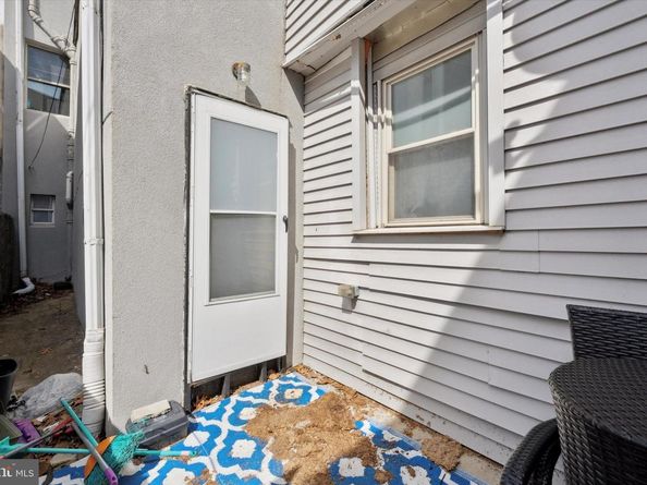 903 S 13TH Street, Philadelphia PA 19147