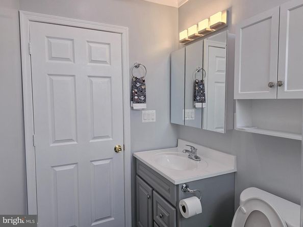 1555 S Hollywood Street, Philadelphia PA 19146