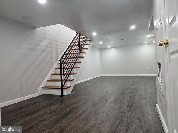 1555 S Hollywood Street, Philadelphia PA 19146