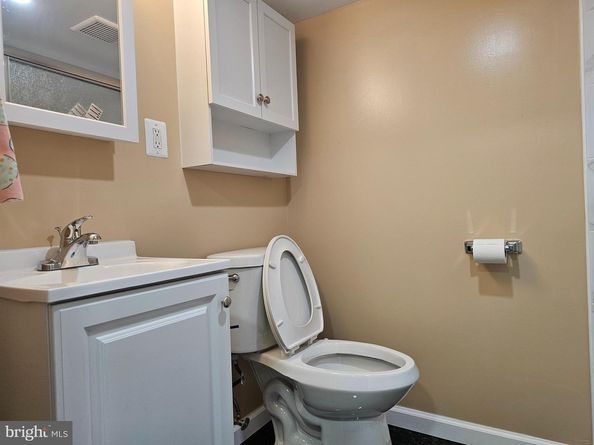 1555 S Hollywood Street, Philadelphia PA 19146