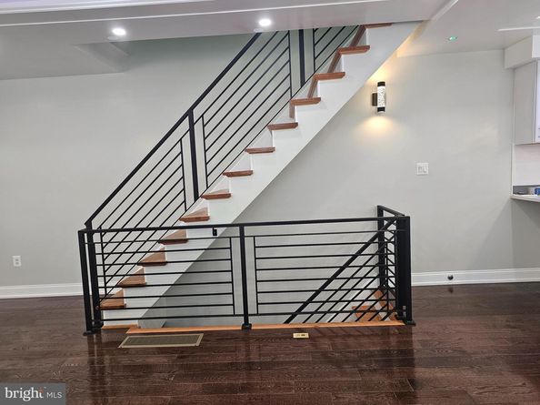 1555 S Hollywood Street, Philadelphia PA 19146