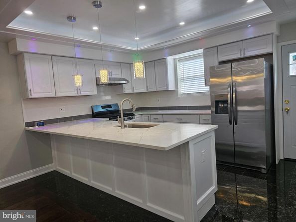 1555 S Hollywood Street, Philadelphia PA 19146