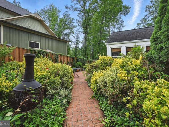 8536 Aponi Road, Vienna VA 22180