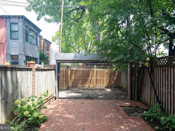 21 7TH Street NE, Washington DC 20002