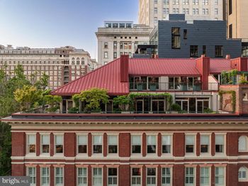 227 S 6TH Street