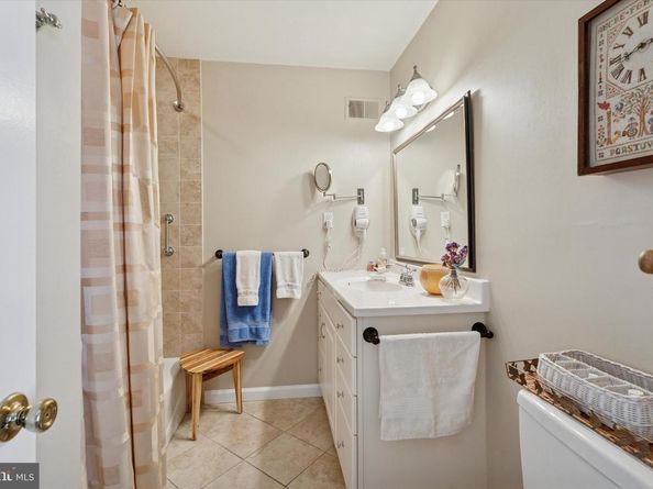 40 Parkridge Drive 40, Bryn Mawr PA 19010
