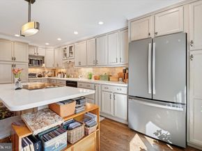 40 Parkridge Drive 40, Bryn Mawr PA 19010