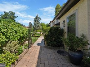 40 Parkridge Drive 40, Bryn Mawr PA 19010