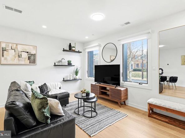 2216 40TH Place NW 4, Washington DC 20007