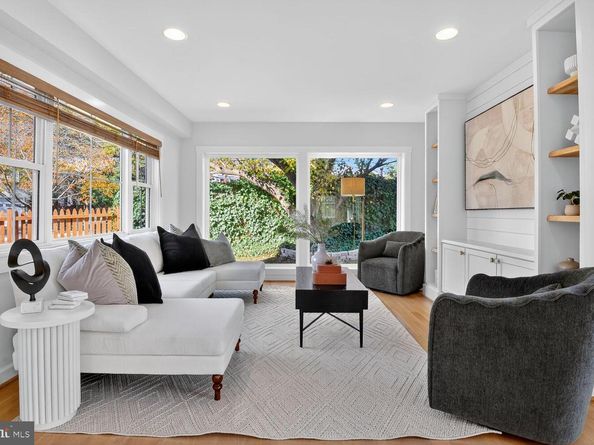 109 N Brookside Drive, Arlington VA 22201