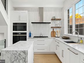 1102 Cypress Street, Philadelphia PA 19107