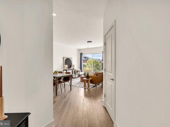 2550 17TH Street NW 317, Washington DC 20009