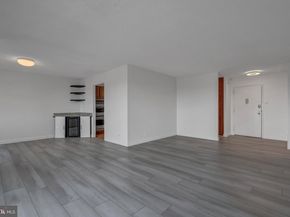 307 Yoakum Parkway 1722, Alexandria VA 22304