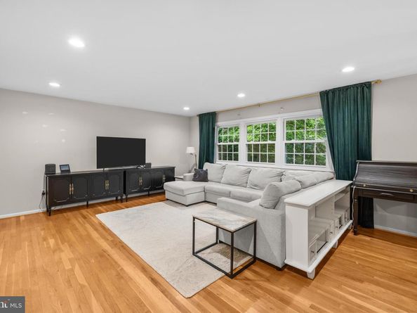 410 Victoria Court NW, Vienna VA 22180