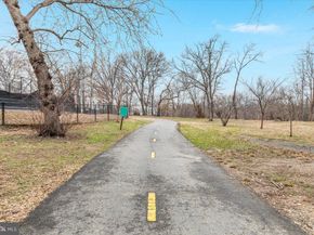 1802-E 9TH Street S, Arlington VA 22204