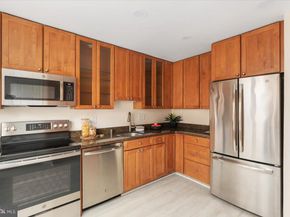 1802-E 9TH Street S, Arlington VA 22204