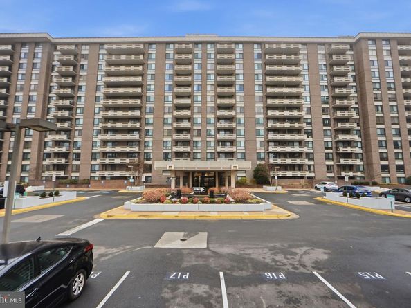 1808 Old Meadow Road 1201, Mclean VA 22102