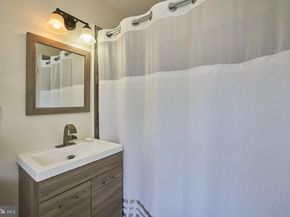 9609 Podium Drive, Vienna VA 22182