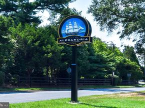 1809 Kenwood Avenue 301, Alexandria VA 22302