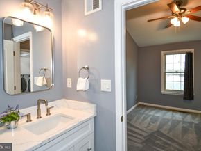 1809 Kenwood Avenue 301, Alexandria VA 22302