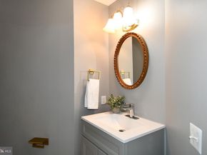1809 Kenwood Avenue 301, Alexandria VA 22302