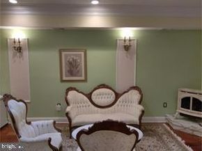 26 S Strawberry Street, Philadelphia PA 19106