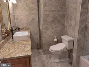 26 S Strawberry Street, Philadelphia PA 19106