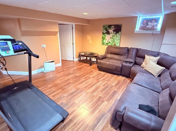 8905 Springview Road, Philadelphia PA 19115