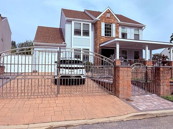 8905 Springview Road, Philadelphia PA 19115