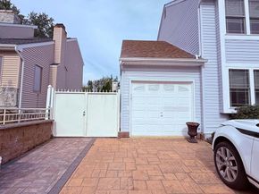 8905 Springview Road, Philadelphia PA 19115