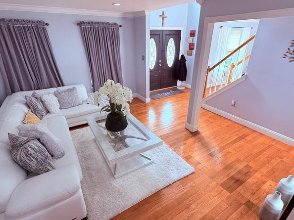8905 Springview Road, Philadelphia PA 19115
