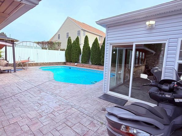 8905 Springview Road, Philadelphia PA 19115