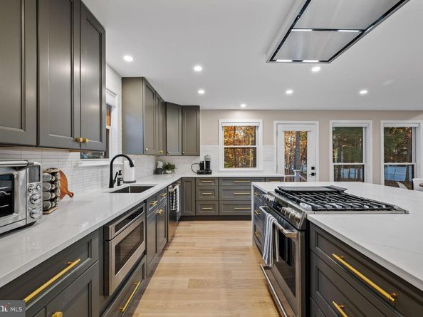 2207 Arden Street, Dunn Loring VA 22027