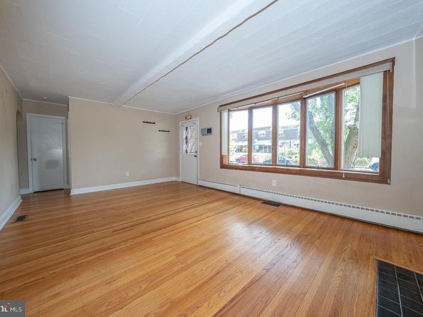 501 W Rively Avenue, Aldan PA 19018