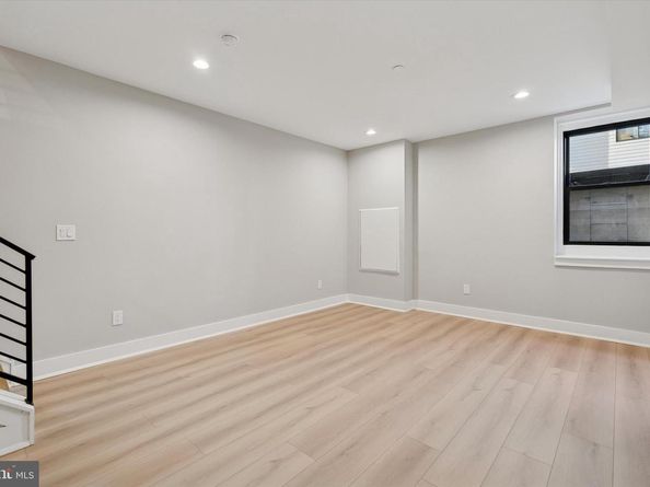 3833 Terrace Street, Philadelphia PA 19128