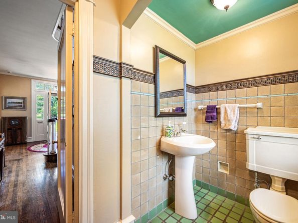 27 Latham Park, Elkins Park PA 19027