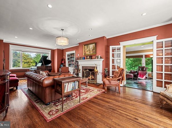 27 Latham Park, Elkins Park PA 19027