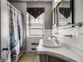 27 Latham Park, Elkins Park PA 19027