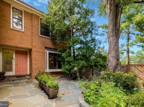 11088 Glade Court, Reston VA 20191