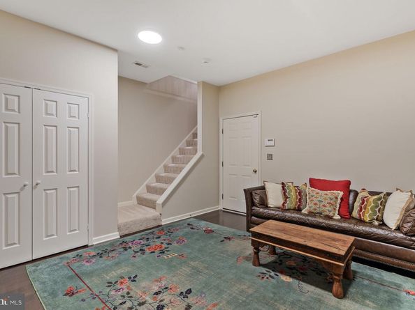 4090 Cherry Hill Road, Arlington VA 22207