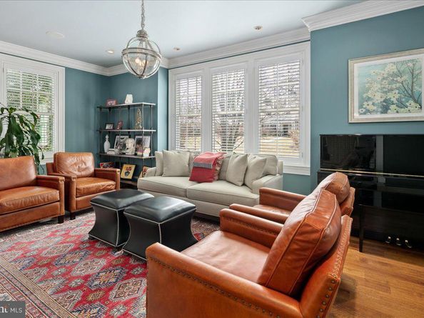 4615 32nd Street N, Arlington VA 22207