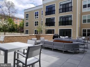 989 S Buchanan Street 320, Arlington VA 22204