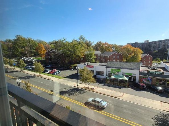 989 S Buchanan Street 320, Arlington VA 22204