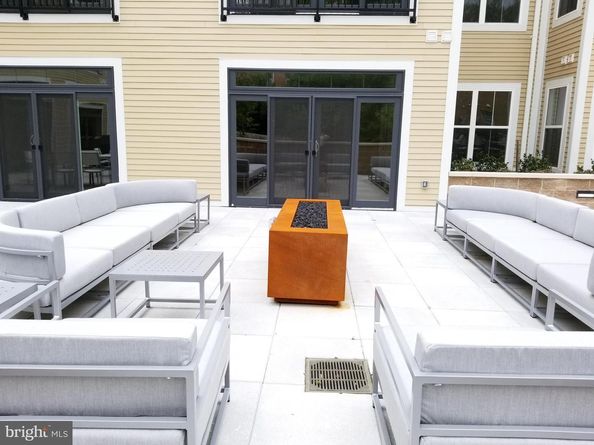 989 S Buchanan Street 320, Arlington VA 22204