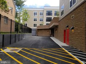 989 S Buchanan Street 320, Arlington VA 22204