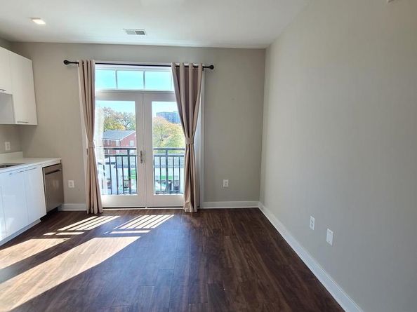 989 S Buchanan Street 320, Arlington VA 22204