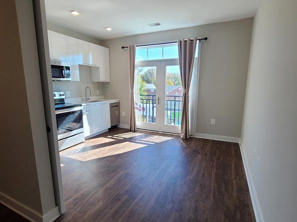 989 S Buchanan Street 320, Arlington VA 22204