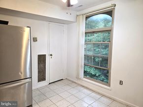 3376 Woodburn Road 32, Annandale VA 22003