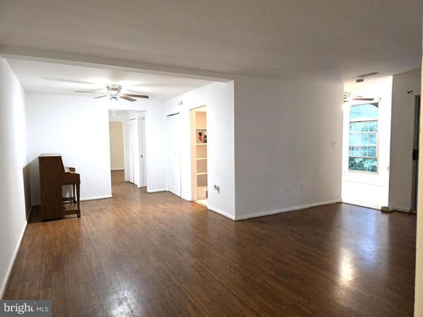 3376 Woodburn Road 32, Annandale VA 22003