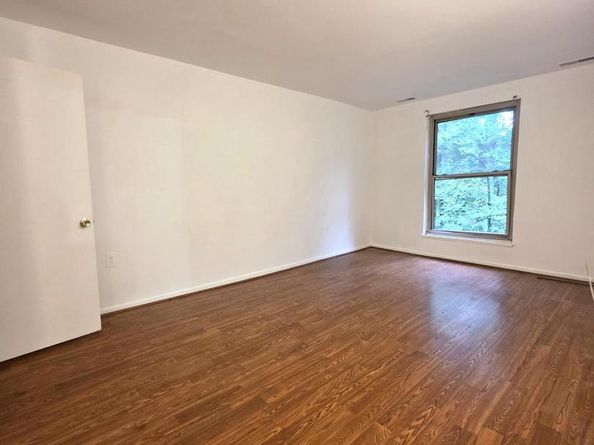 3376 Woodburn Road 32, Annandale VA 22003